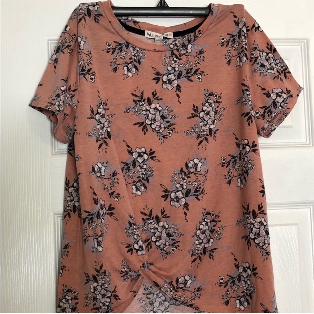 🌺 Floral T-shirt
